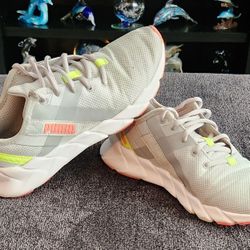 Women's PUMA shoes 