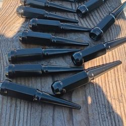 Set Of 32 Spikes Lug Nuts 14x1.5 Set De  32 Tuercas Nuevas Only Cash 