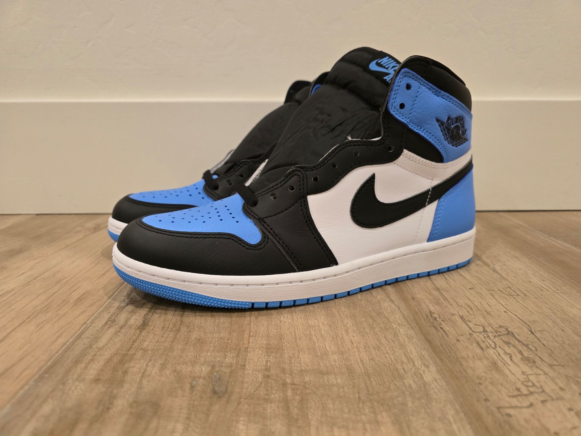 JORDAN RETRO 1 HIGH OG UNC TOE MENS...SZ 10...BNIB