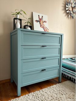 DRESSER