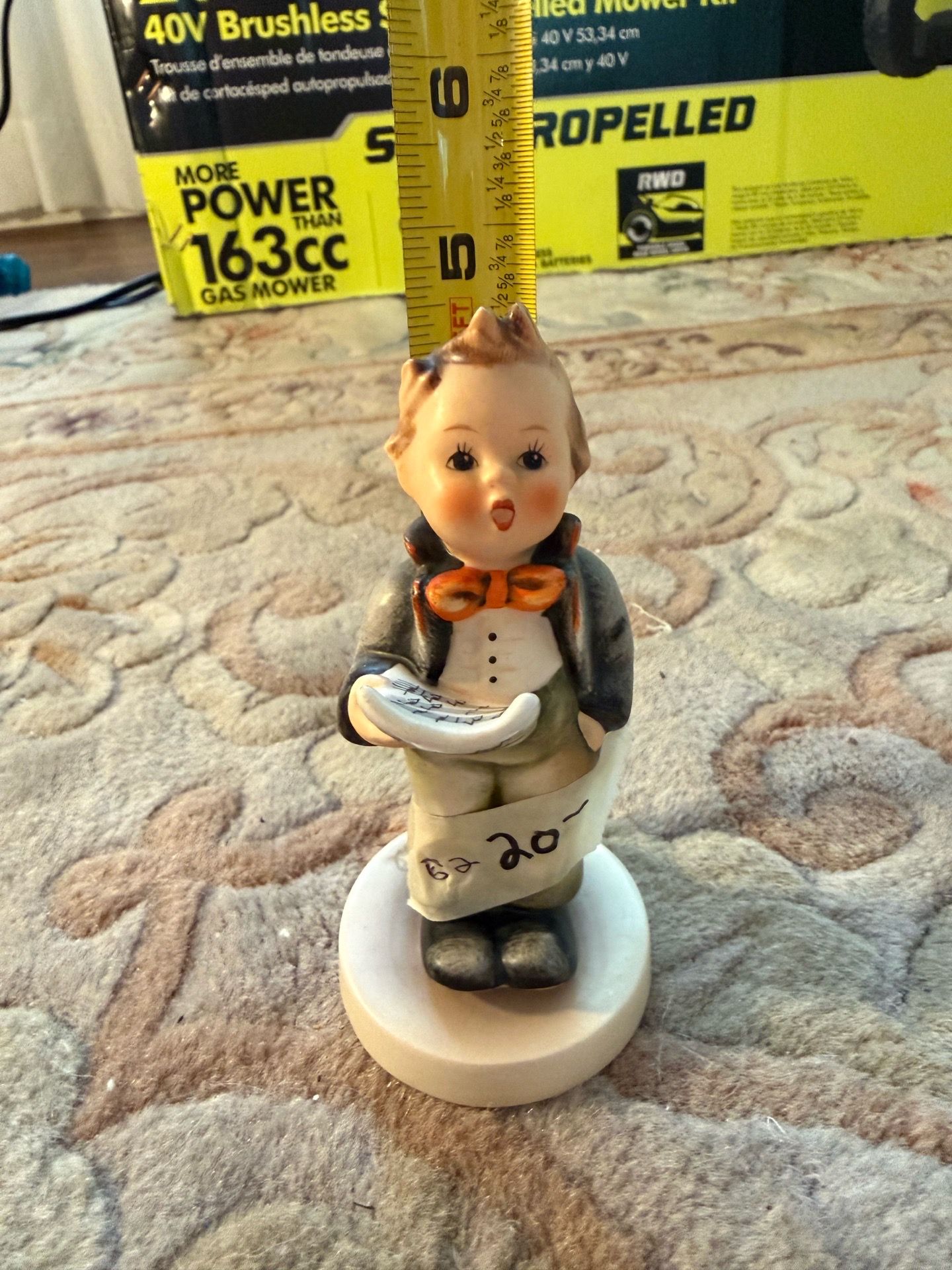 Hummel #135 chorus singer ( no hat)