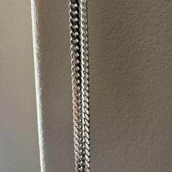 Solid Cuban 925 Italy 22” 7mm