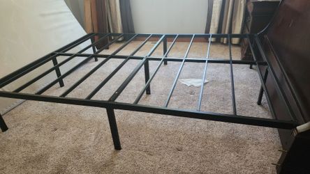 Queen bedframe