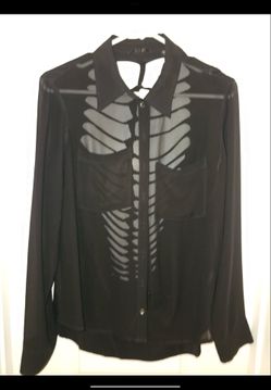 NWOT GUESS BLACK LONG SLEEVE TOP