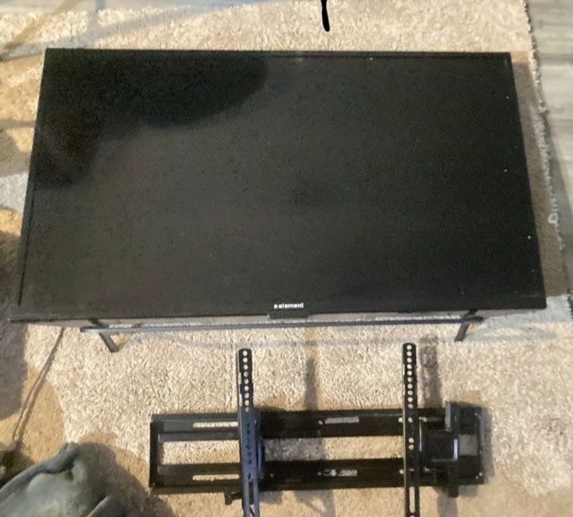 Smart TVs Perfect Condition  With All Direction Pivoting Wall Mount