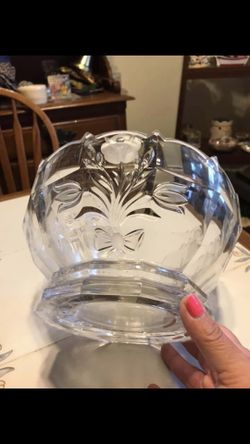 Beautiful vintage serving bowl.