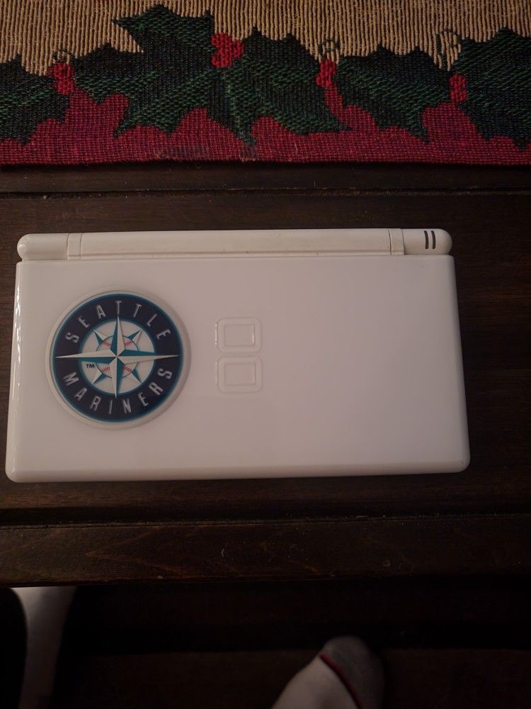 RARE Nintendo DS Lite console with Seattle Mariners Logo