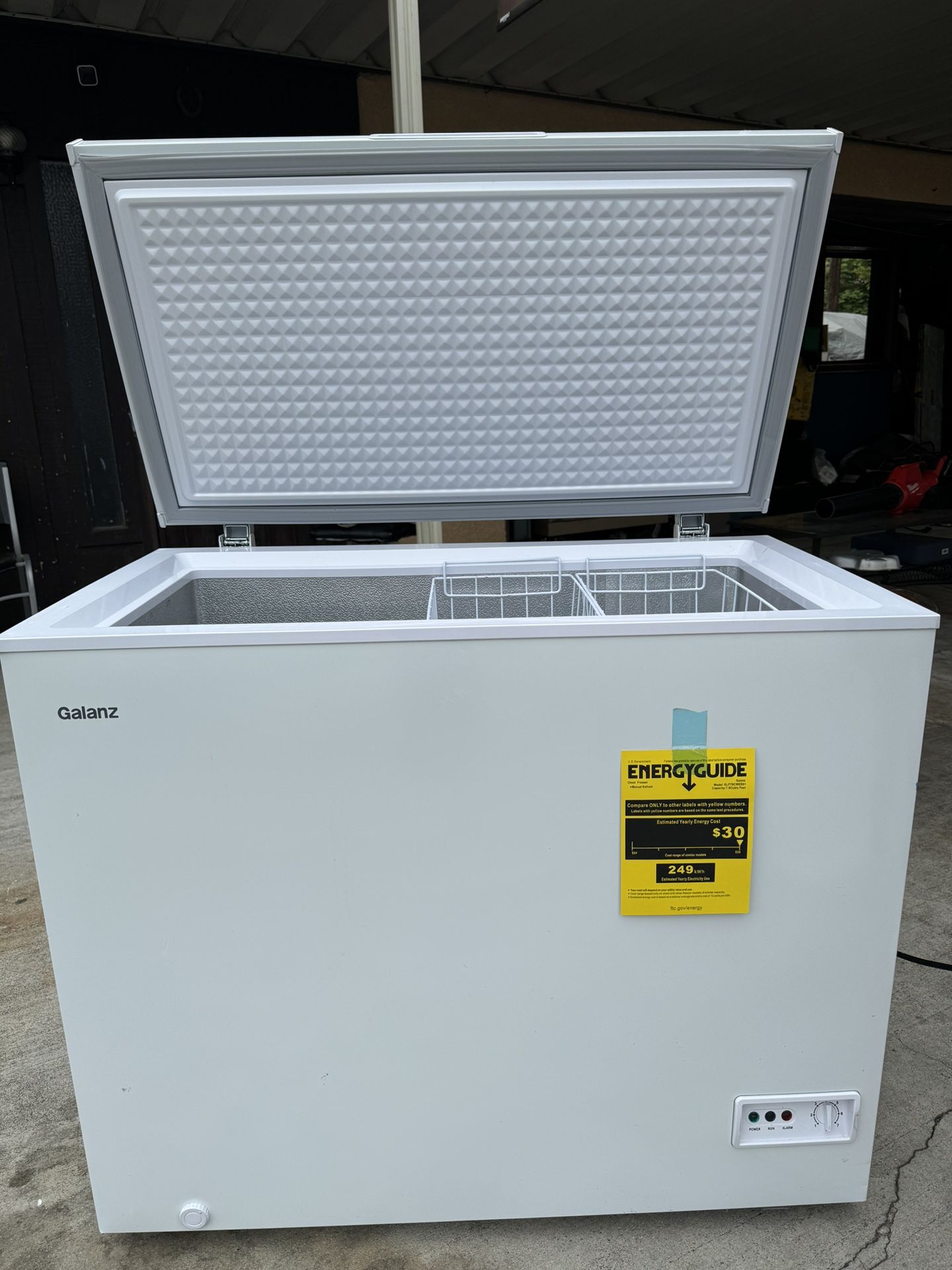 7.0 Cubic Ice Chest 