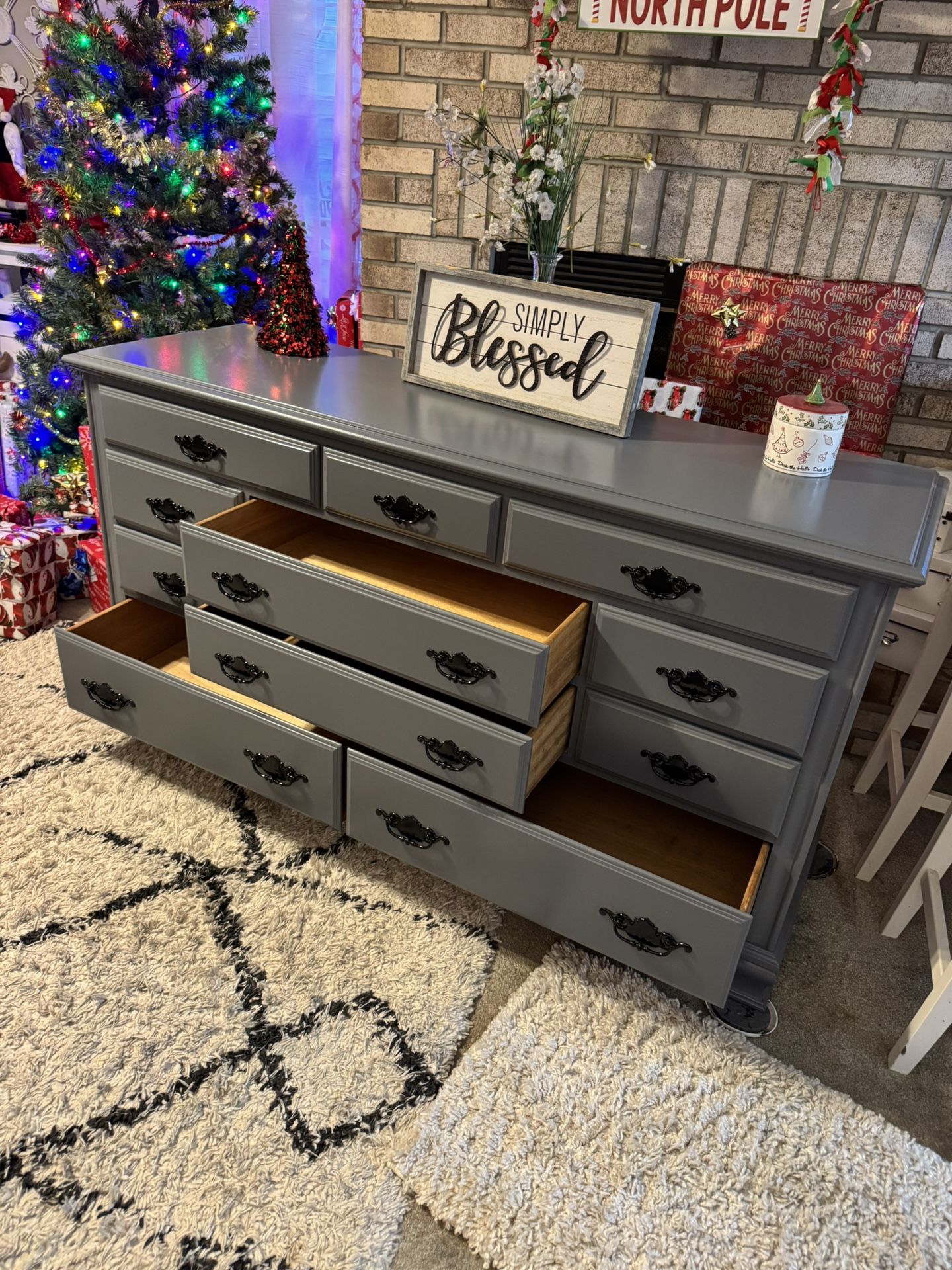 ✨✨GORGEOUS GRAY SOLID WOOD 11 DRAWER DRESSER✨✨