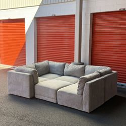 •Free Delivery• Modular 6pc. Sectional Couch 
