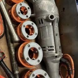 700 Power Drive Compact Handheld Heavy-Duty Pipe Threading Machine Kit Includes Tool 12R Die Heads