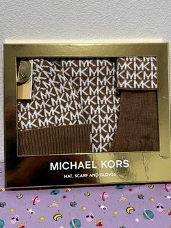 (READ DESCRIPTION PLEASE) Michael kors hat scarf and gloves box set