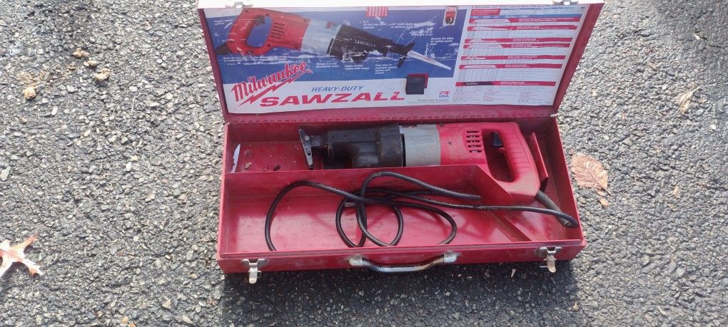 I'm Selling Milwaukee So So It's Always A Good Condition Very Little Use