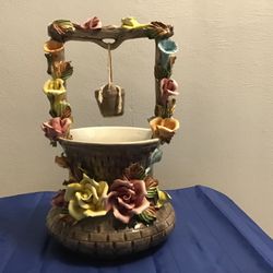 Capodimonti Wishing Well 16” Antique Vintage No Chips