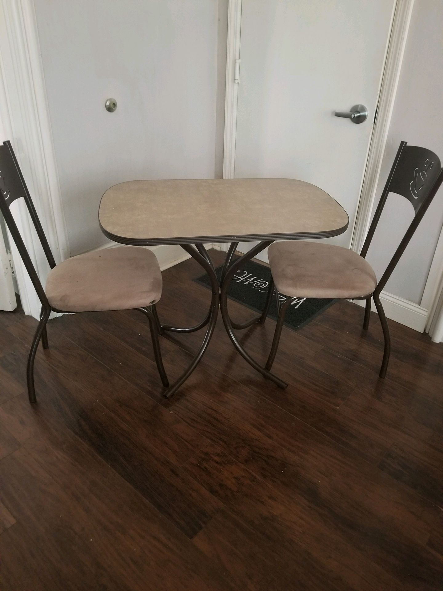 Used small kitchen table w/ chairs