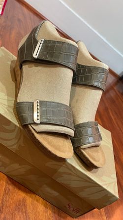 Söfft Crocodile Embossed Wedge Sandals