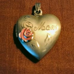 925.Silver Heart Shaped Locket Mom Engraved 