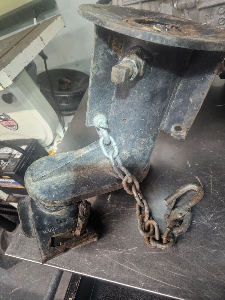 5th Wheel Gooseneck Adapter.