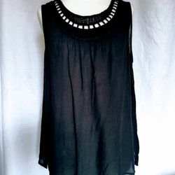 Laura Scott Black Crinkle Rayon Sleeveless Blouse with Crochet Neckline Size L/XL