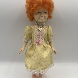 Vintage 1982 Tribune Company Little Orphan Annie Doll. Knickerbocker Toy Co.