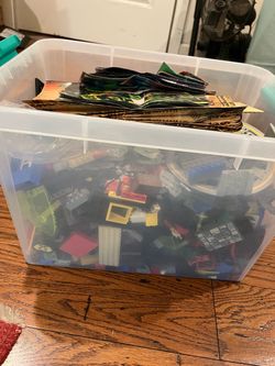 Large bin of misc vintage legos some Star Wars