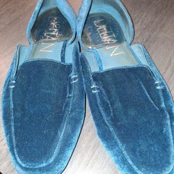Women's Size 8 Deltan Harper velvet loafers in turquoise. Slippers Slides Home