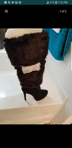 BRAND NEW Boots size 11