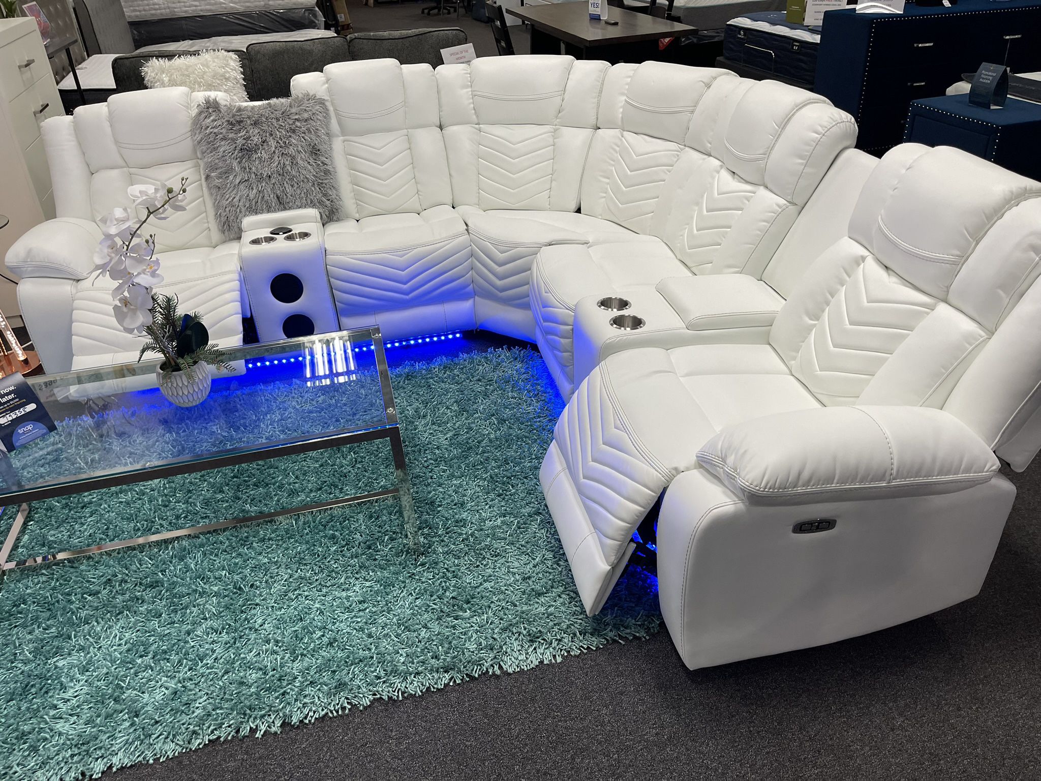 🔥🔥TAKE IT HOME with $40 down No Credit Needed 🔥‼️POWER MOTION SOFA RECLINERS,Bluetooth Speaker and Console🛋️‼️