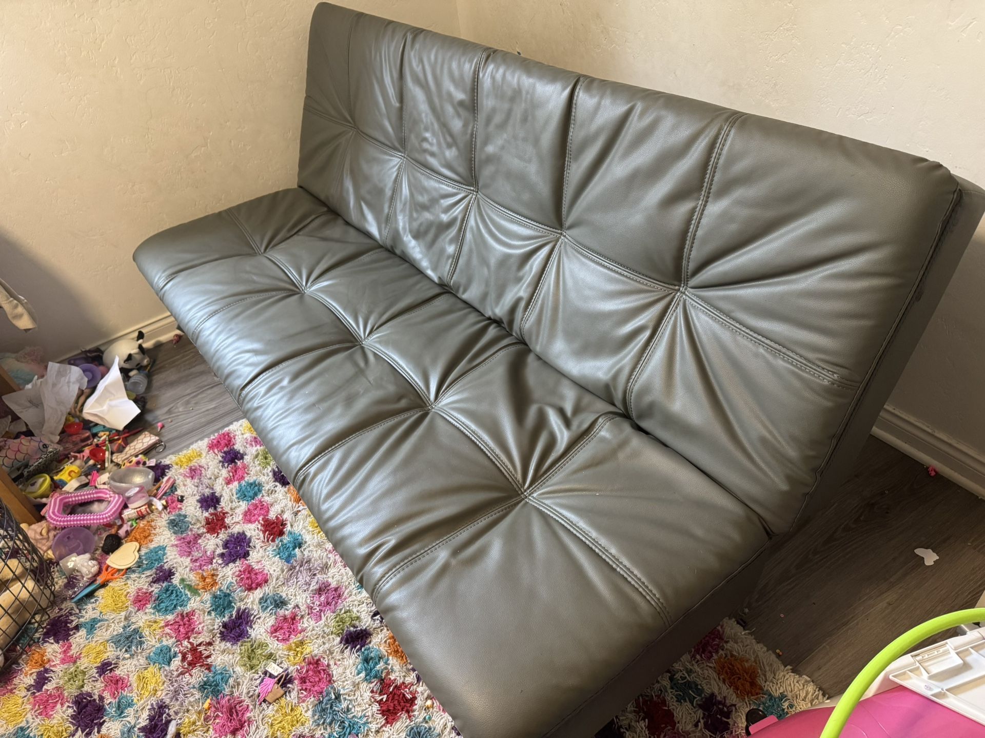 Couch/Futon Excellent Condition 