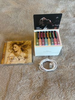 Taylor Swift mini piano and Fearless CD
