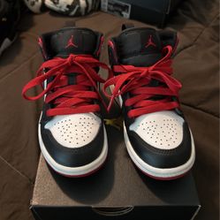 Jordan 1 Mid