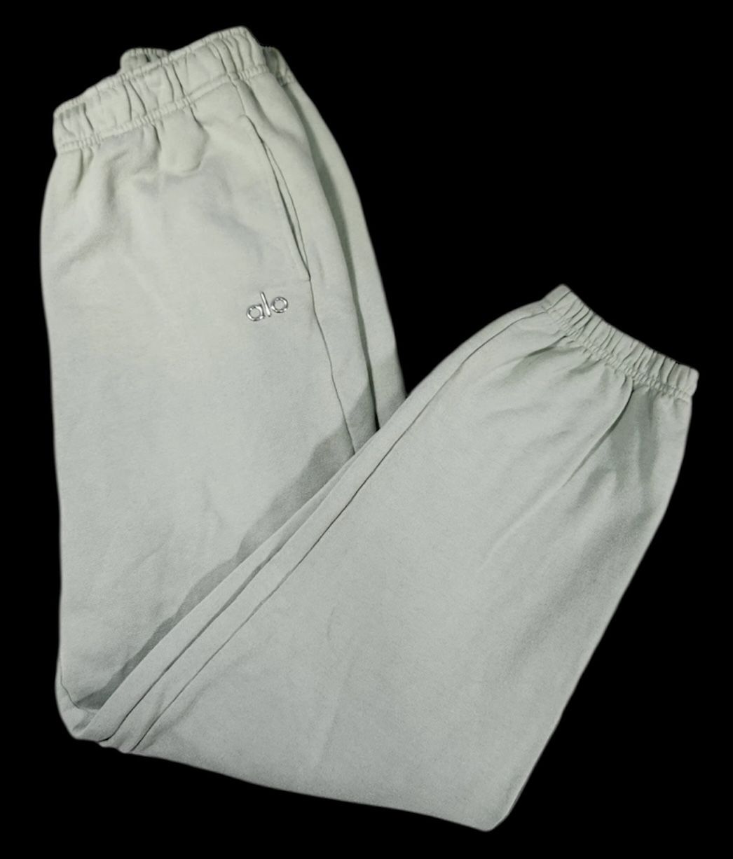 BRAND NEW ALO YOGA Accolade Straight Leg Sweatpants Light Green XXS