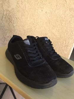 Shoes for work sizes 8.5-9 slip resistant Skechers $20dllrs