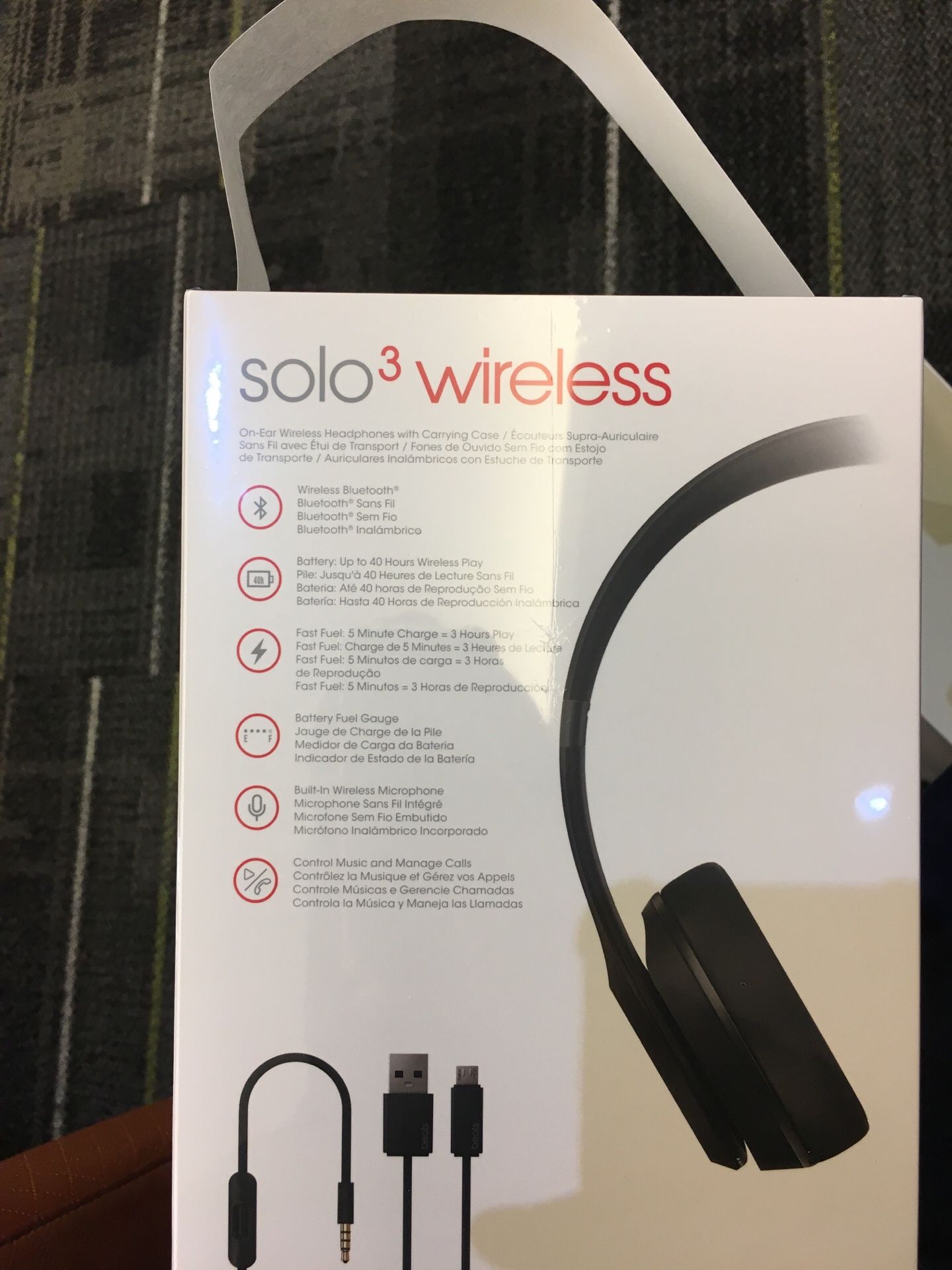 Wireless headphones (beats solo 3 wireless)
