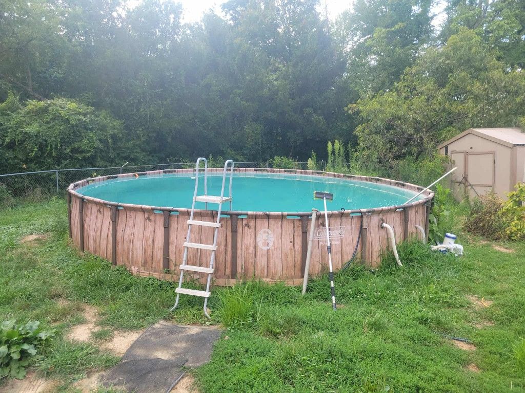 Twenty eight foot round pool