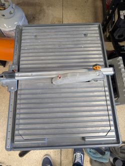 RIDGID 7" Table Top Wet Tile Saw (6.5 Amp) - Works Great
