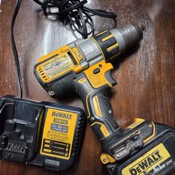 DEWALT DRILL