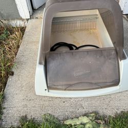 Scoopfree Automatic litter Box With Hood And Reusable Bottom Tray