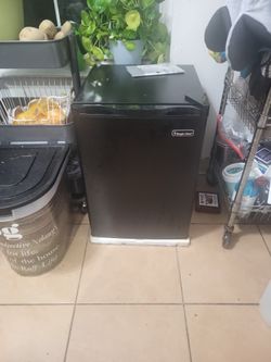 NEW MAGIC CHEF REFRIG