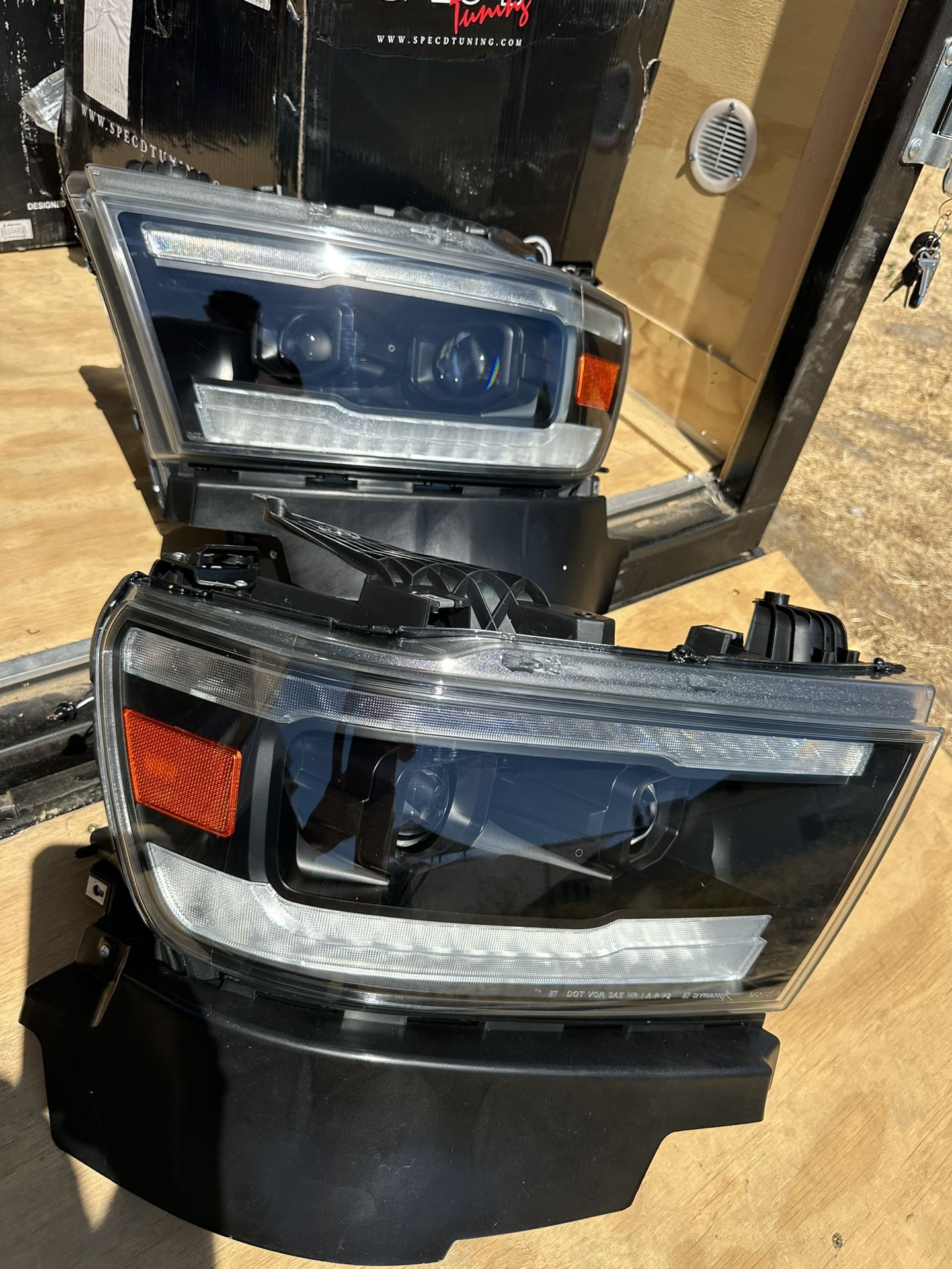 New Dodge Ram 1500 Headlights 19-24