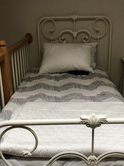 Shabby Chic white Twin Iron Bed with Mattress