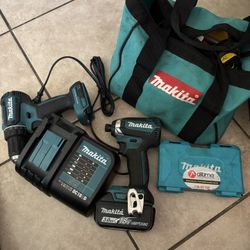 Drill set with a battery and its bag and box of bits