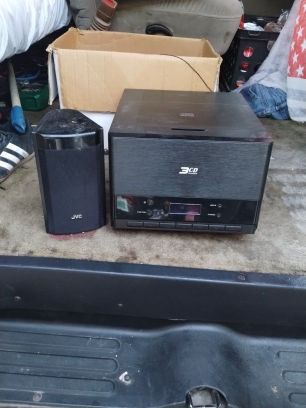 3 Cd Changer Stereo With A Jvc Speaker