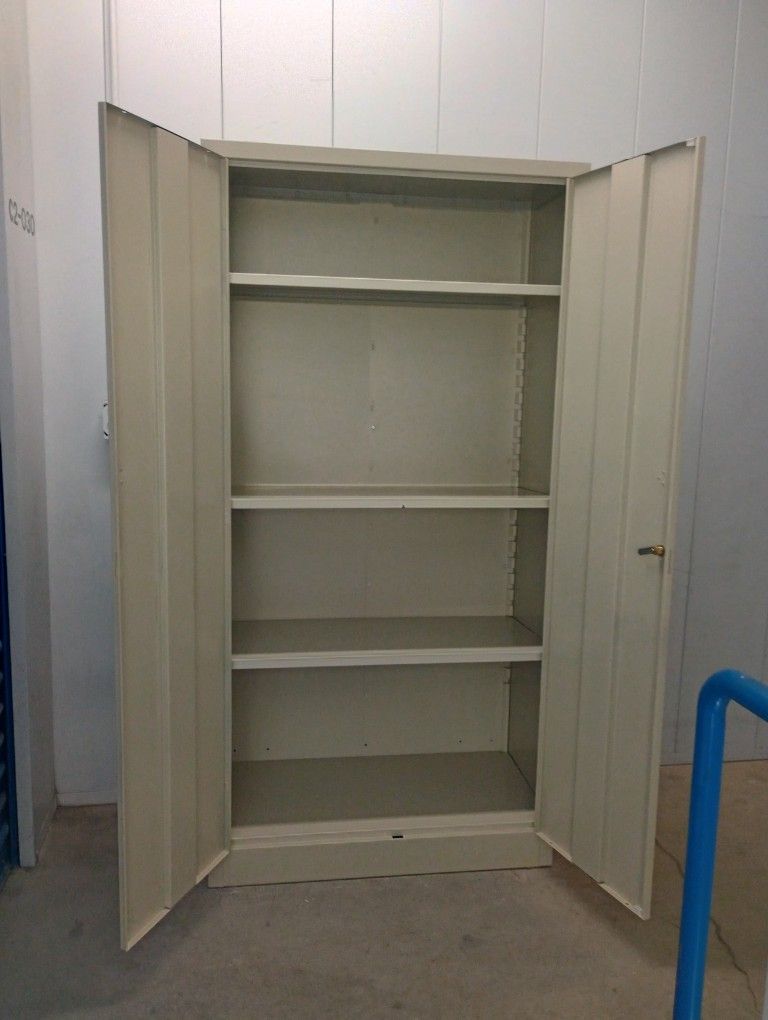 Metal Storage Cabinet With 2 Keys