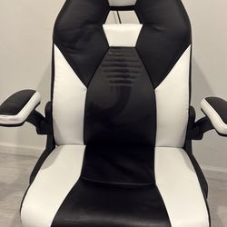 🖤 Black & White Gaming Chair – Great Condition