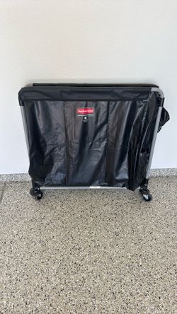 Rubbermaid laundry hamper