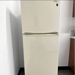 Studio Size 10 Cubic Danby Refrigerator Mini Fridge With Freezer Free Local Delivery