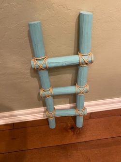 Southwest 24 x 8 inch wood turquoise/ blue ladder with rope accents. Vintage decor. Good condition.