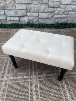 Tufted cream upholstered bench