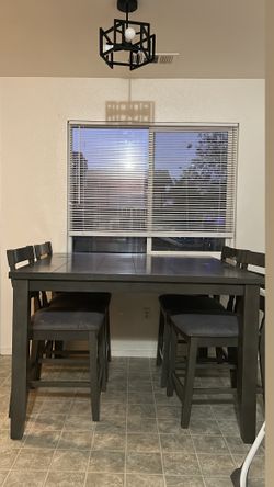 4 Chair Tall Table Hanford ,Ca
